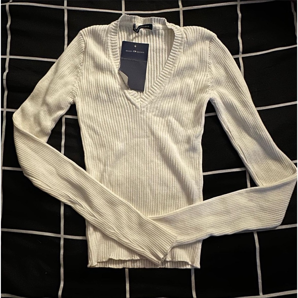BRANDY MELVILLE RIBBED V NECK LONG SLEEVE